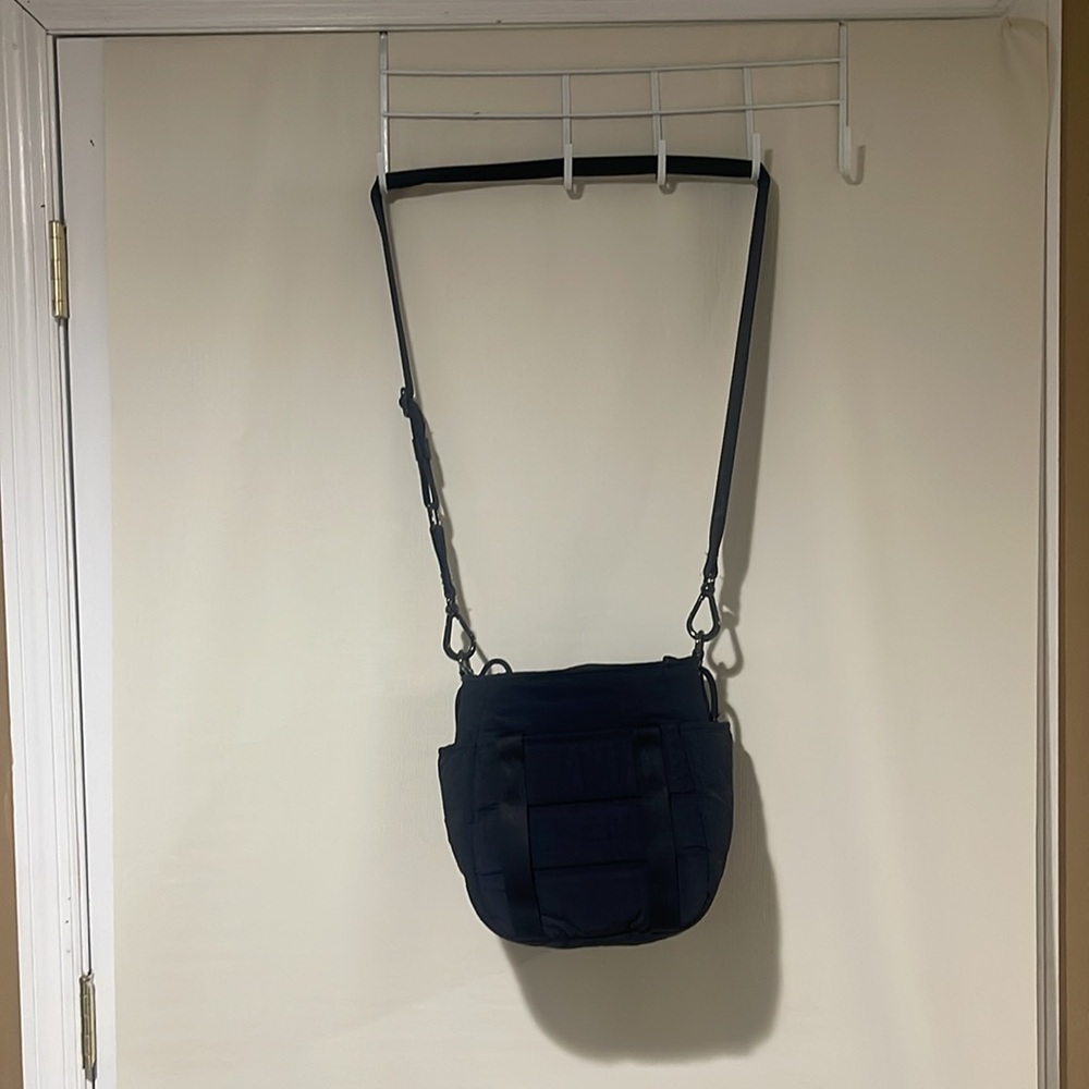 NWOT LULULEMON Dash All Day CrossBody Bucket Black Bag - Picture 7 of 17